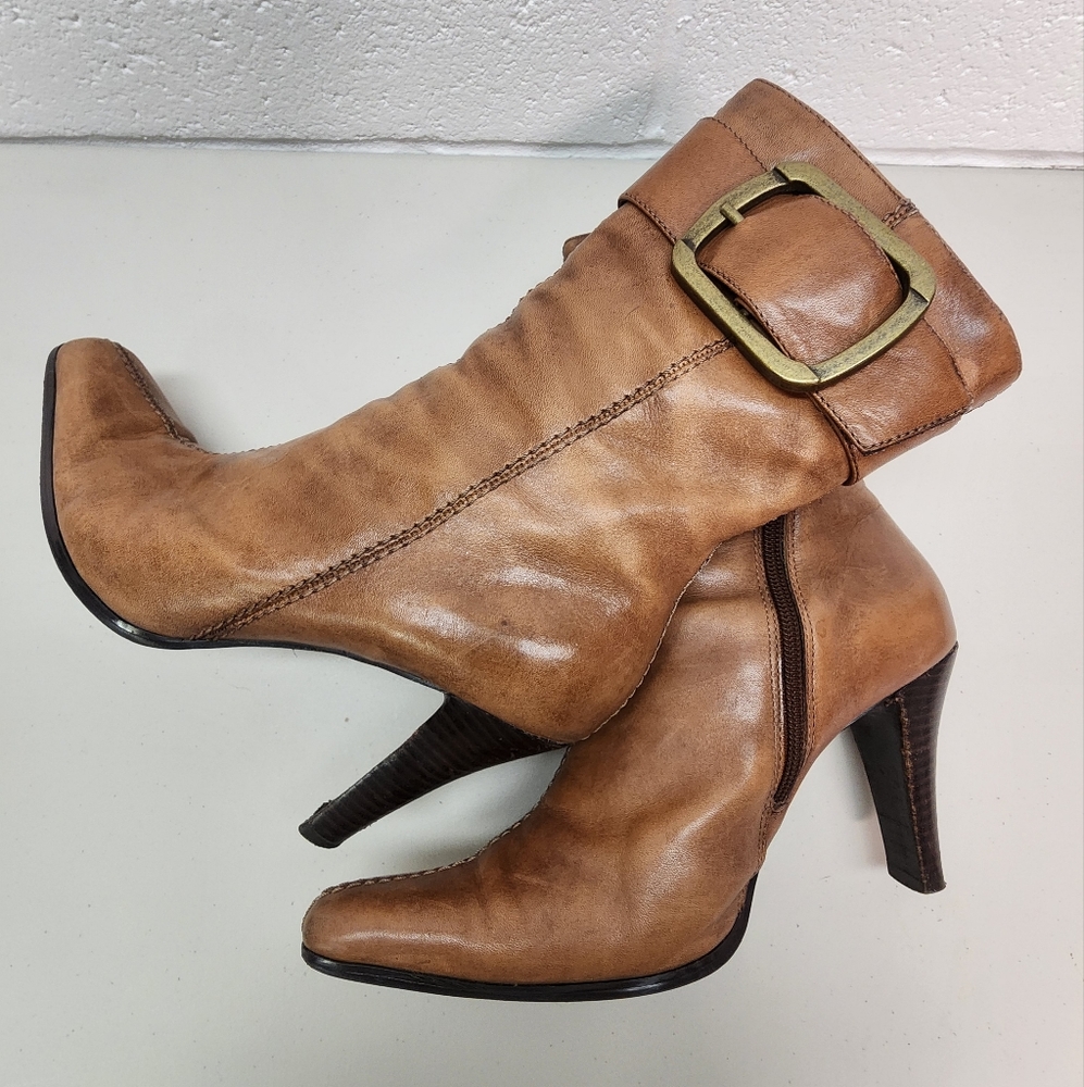 Bakers Daisy Brown Heeled Boots Women's Size 8 1/2